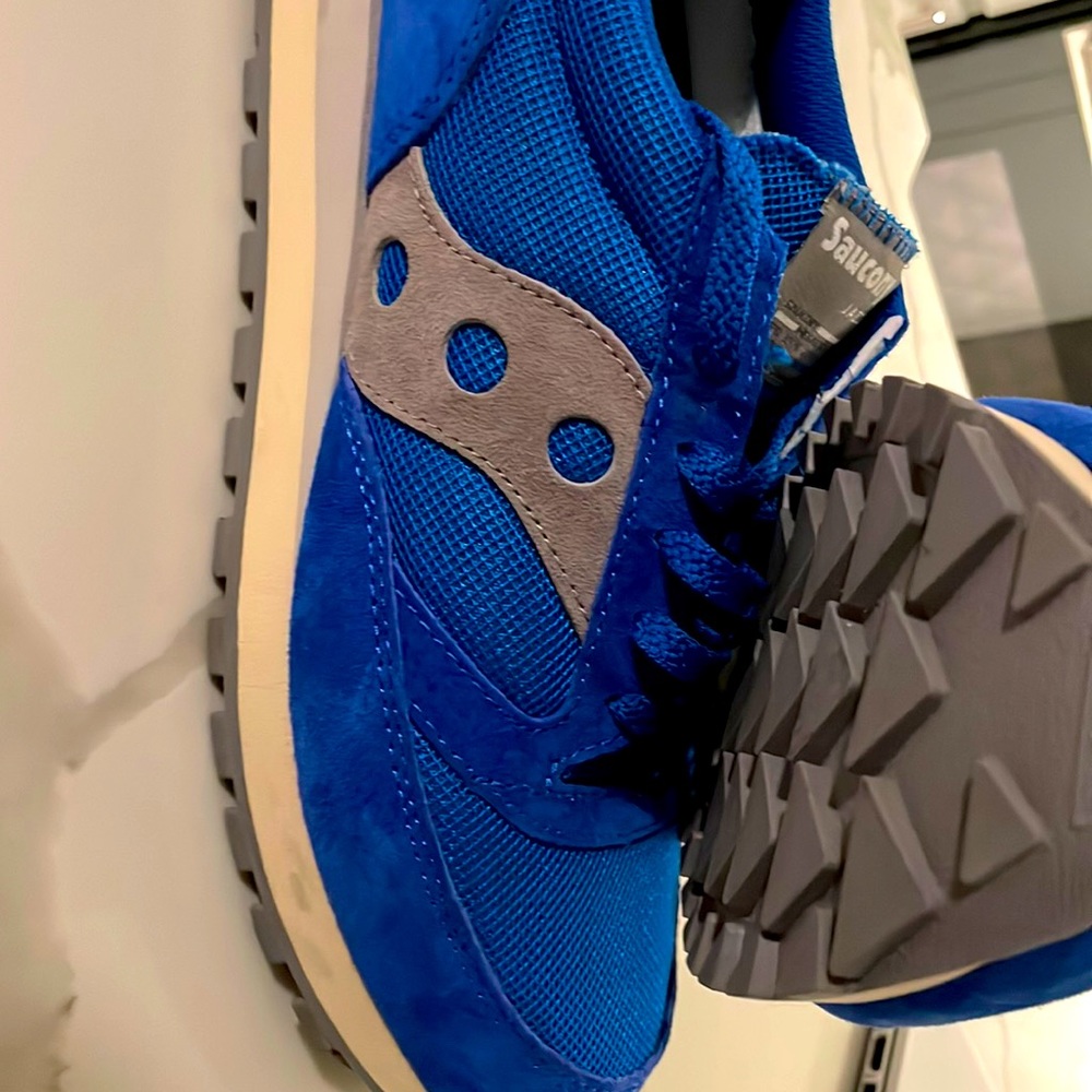 Men’s 11 1/2 Saucony 
USA
UK
11.5
05/21
UPPER: LEATHERITEXTILE


OUTSOLE: RUBBER